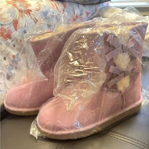 NWOB Koolaburra by UGG boots Big Kid 4